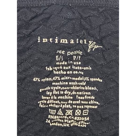 Intimately Free people women's long sleeve Black textured crop top Sz XS-S Goth - Picture 4 of 4